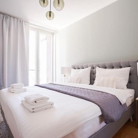 Exclusive 2-Bedroom Condo With Pool & Balcony Vienna Luaran gambar