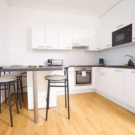 Exclusive 2-Bedroom Condo With Pool & Balcony Vienna Luaran gambar