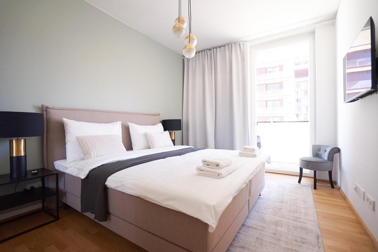 Exclusive 2-Bedroom Condo With Pool & Balcony Vienna Luaran gambar