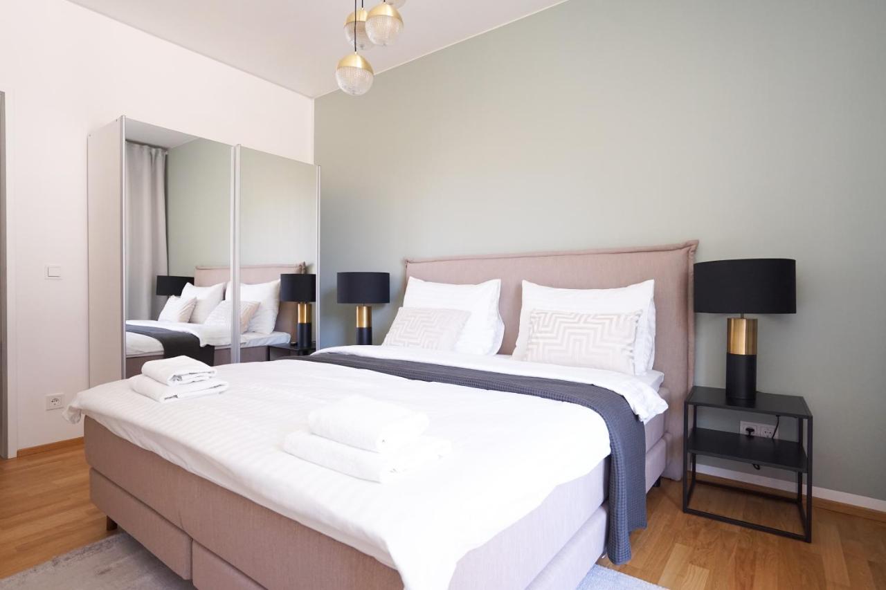Exclusive 2-Bedroom Condo With Pool & Balcony Vienna Luaran gambar