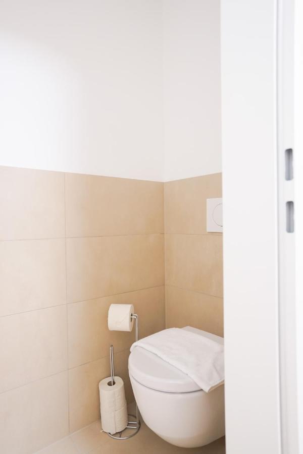 Exclusive 2-Bedroom Condo With Pool & Balcony Vienna Luaran gambar