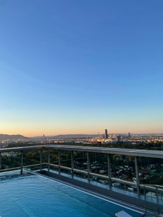 Exclusive 2-Bedroom Condo With Pool & Balcony Vienna Luaran gambar