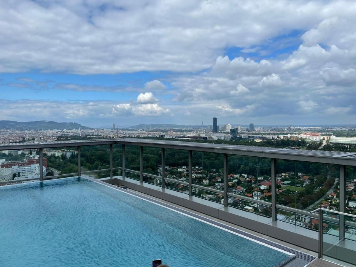 Exclusive 2-Bedroom Condo With Pool & Balcony Vienna Luaran gambar
